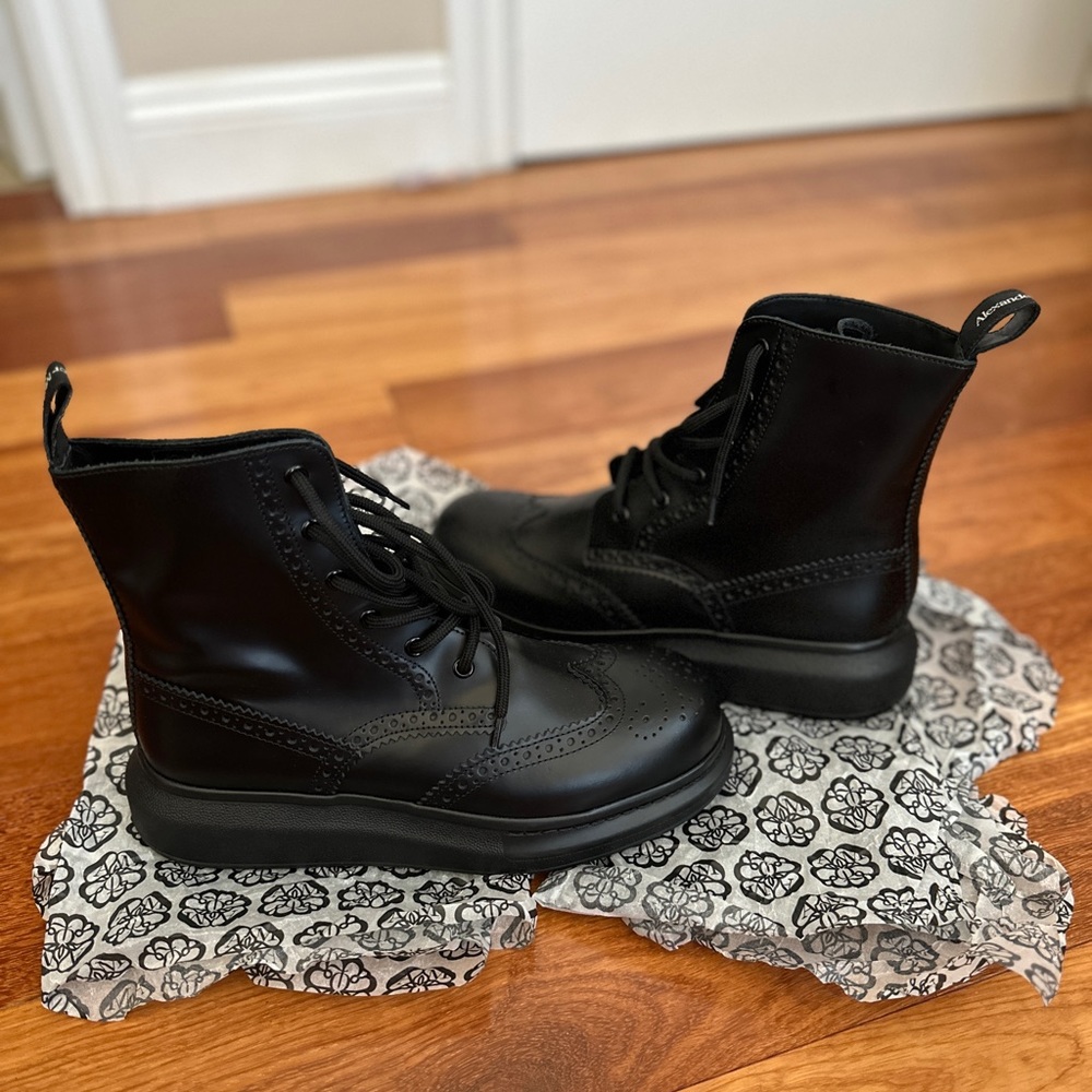 Alexander McQUEEN
 Hybrid Wingtip Combat Boots